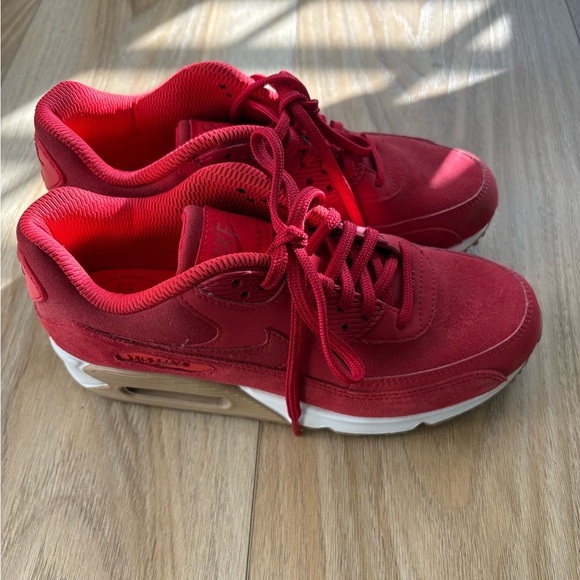 Nike - Women’s Air Max 90 Suede Trainers With Gum Sole - Red - Size 6.5 - Picture 4 of 9